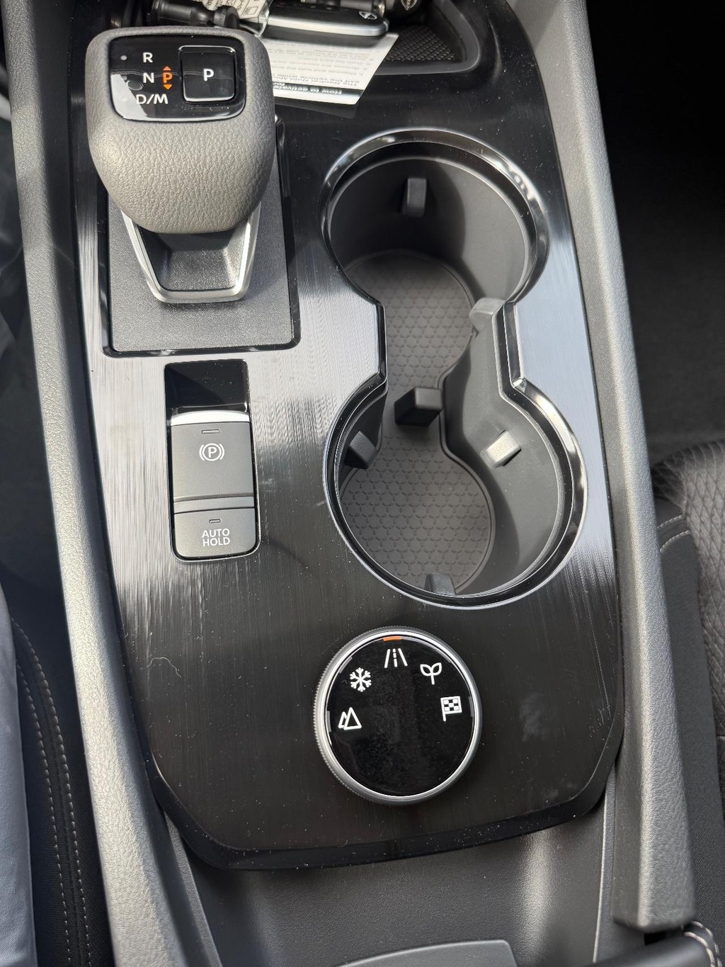 Nissan Rogue Vehicle Full-screen Gallery Image 06