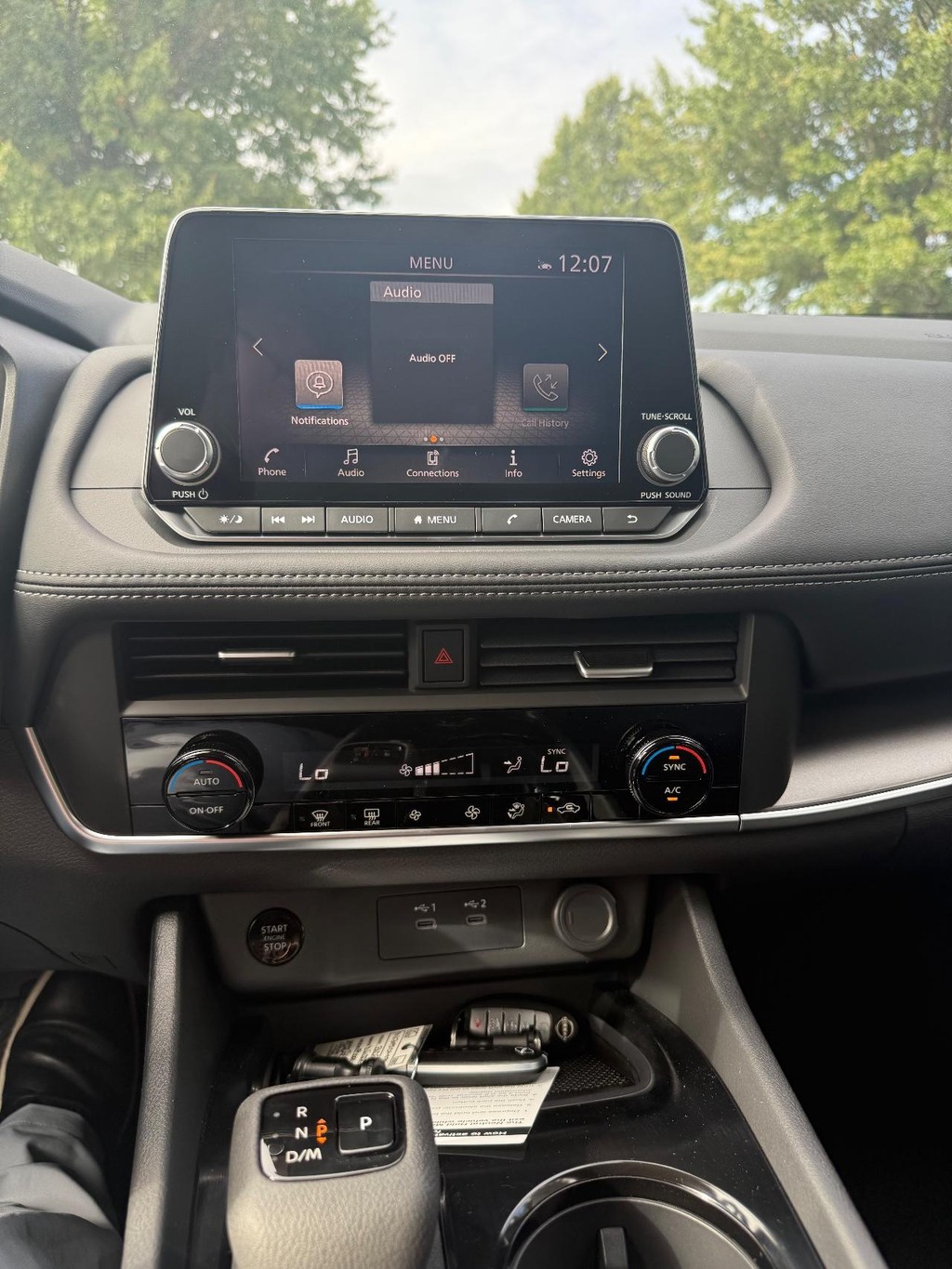 Nissan Rogue Vehicle Full-screen Gallery Image 07