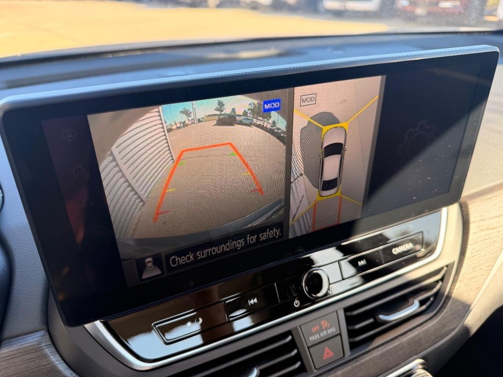 Nissan Altima Vehicle Full-screen Gallery Image 02