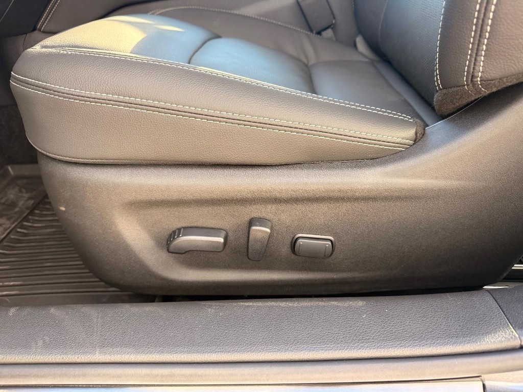 Nissan Altima Vehicle Full-screen Gallery Image 15