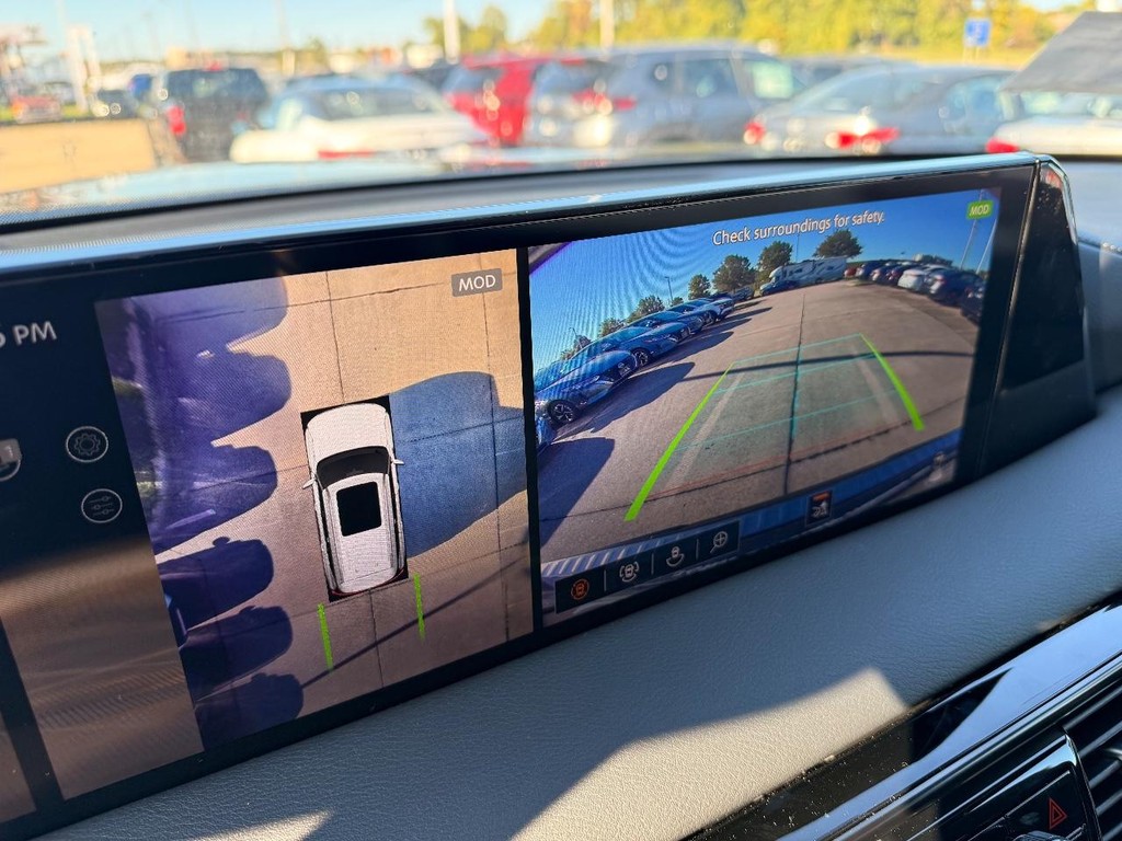 Nissan Armada Vehicle Full-screen Gallery Image 02