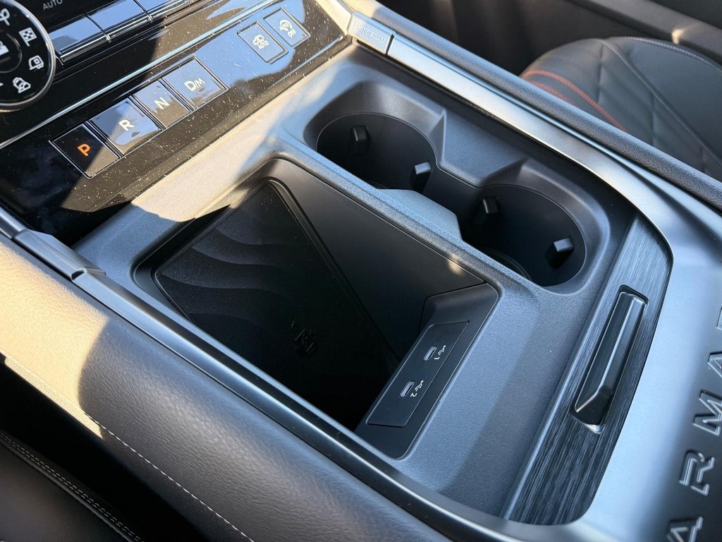 Nissan Armada Vehicle Full-screen Gallery Image 03