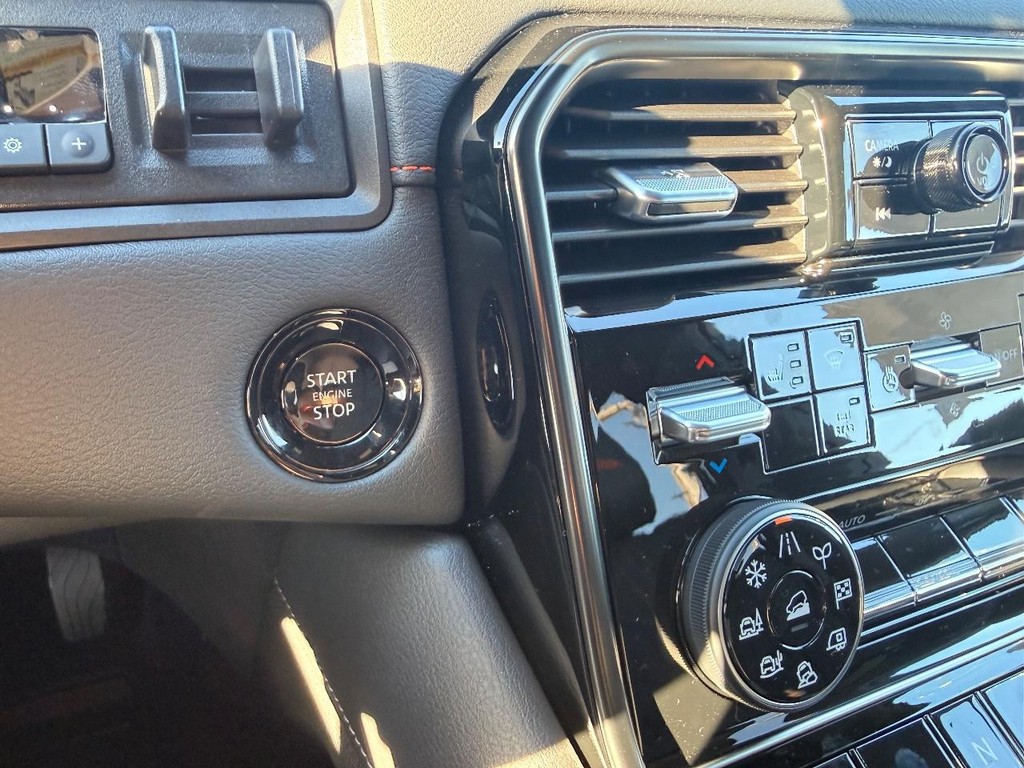 Nissan Armada Vehicle Full-screen Gallery Image 07