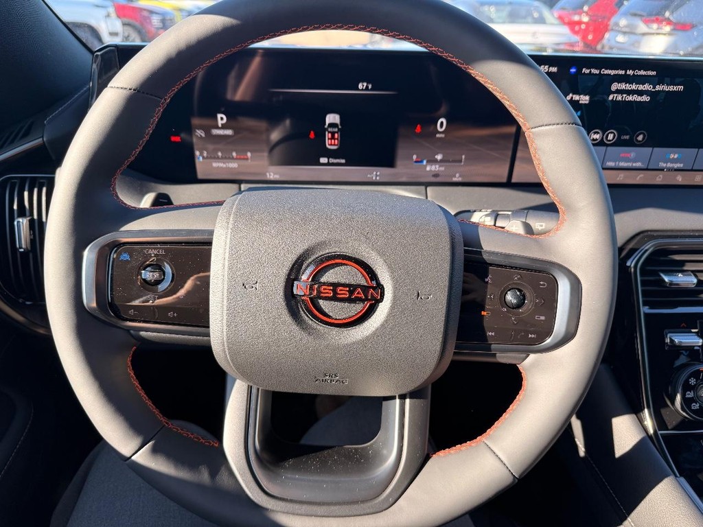 Nissan Armada Vehicle Full-screen Gallery Image 10