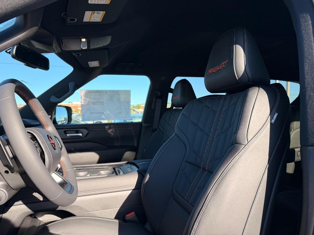 Nissan Armada Vehicle Full-screen Gallery Image 12