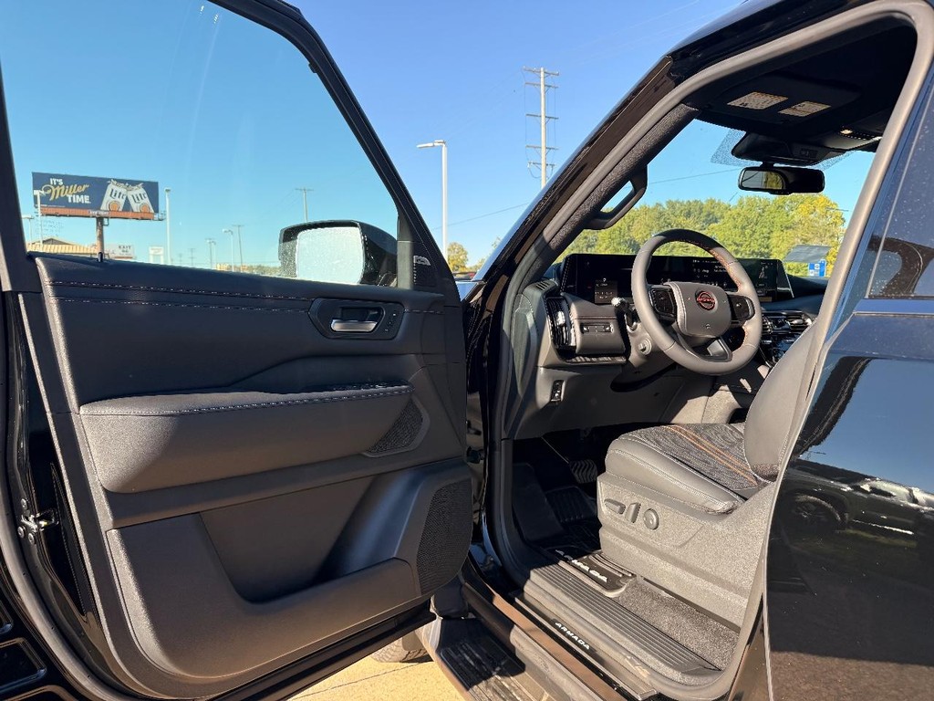 Nissan Armada Vehicle Full-screen Gallery Image 16