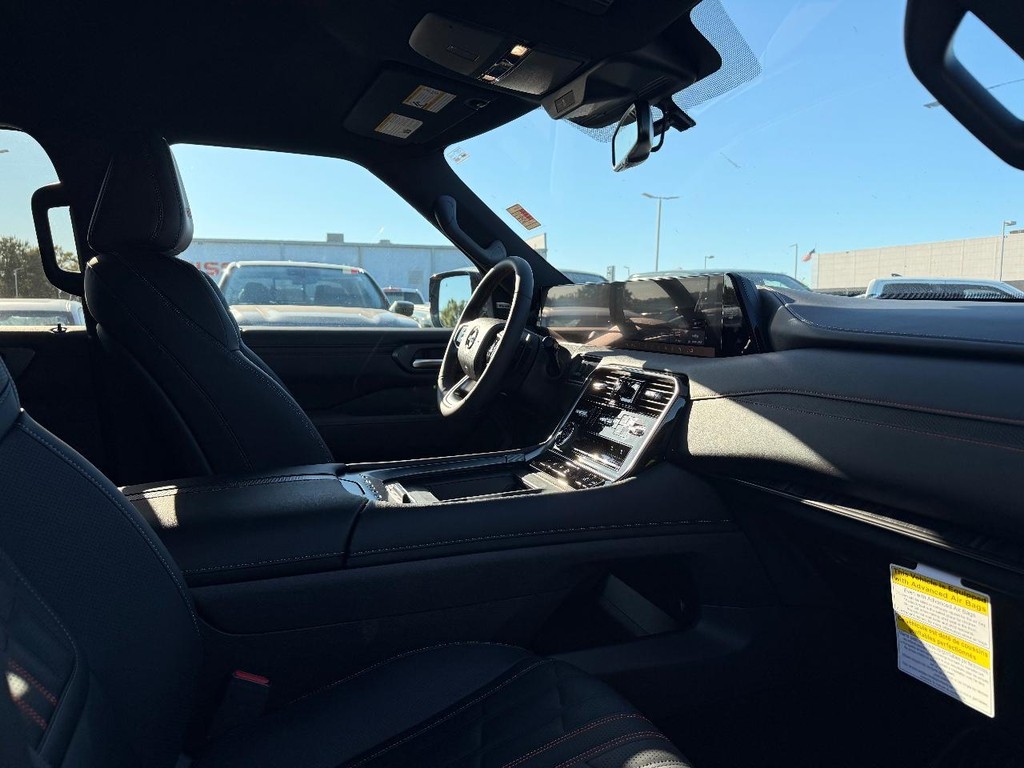 Nissan Armada Vehicle Full-screen Gallery Image 18