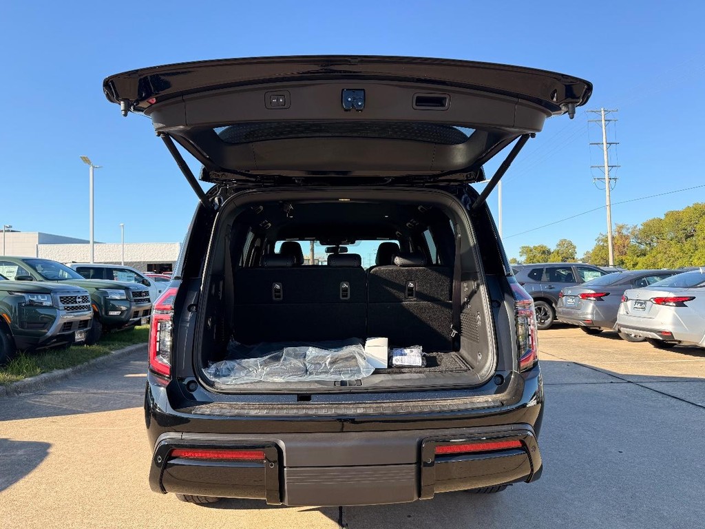 Nissan Armada Vehicle Full-screen Gallery Image 26