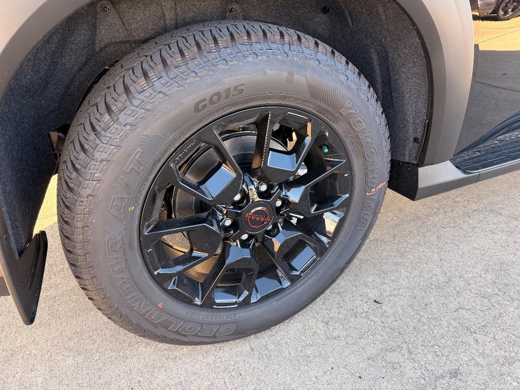 Nissan Armada Vehicle Full-screen Gallery Image 27