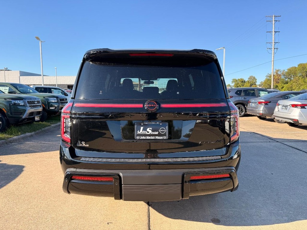 Nissan Armada Vehicle Full-screen Gallery Image 28