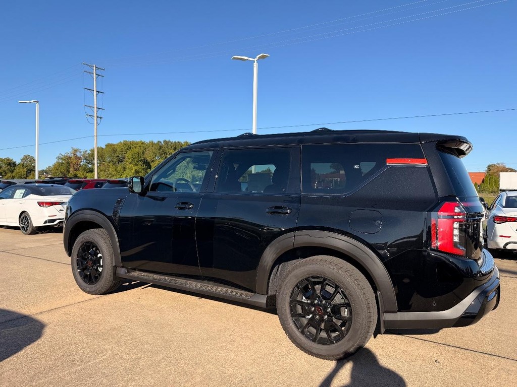 Nissan Armada Vehicle Full-screen Gallery Image 29