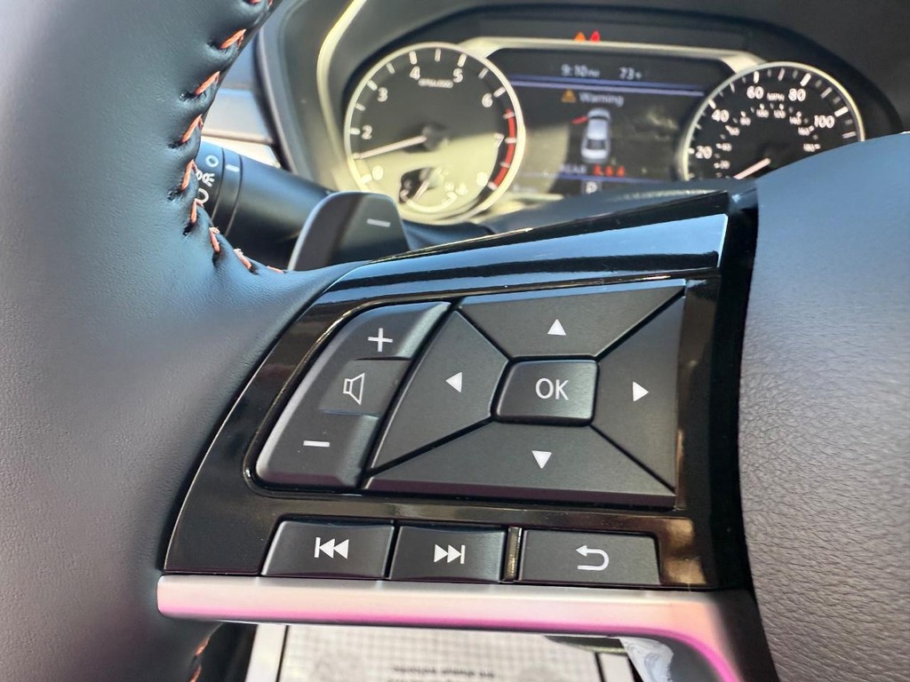 Nissan Altima Vehicle Full-screen Gallery Image 13