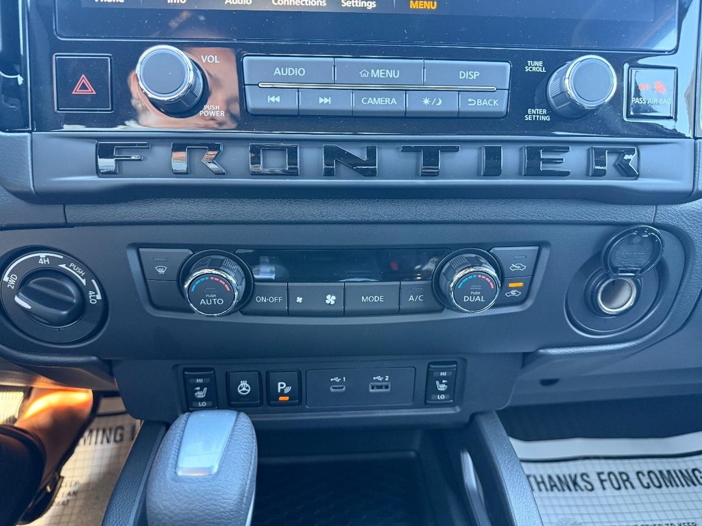 Nissan Frontier Vehicle Full-screen Gallery Image 04