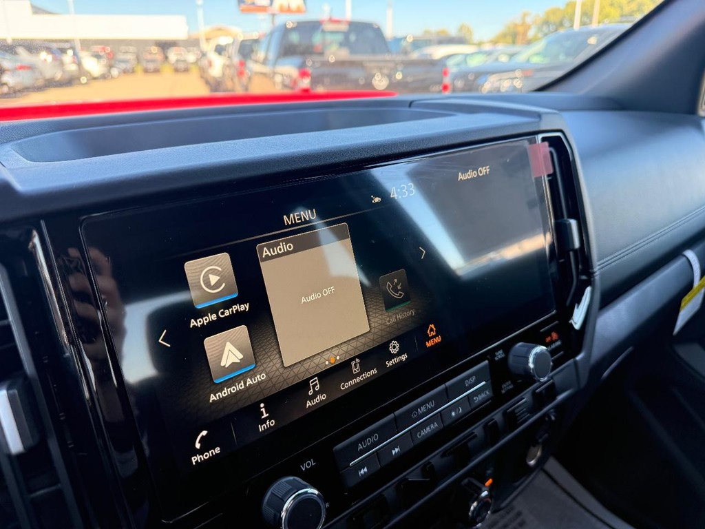 Nissan Frontier Vehicle Full-screen Gallery Image 09