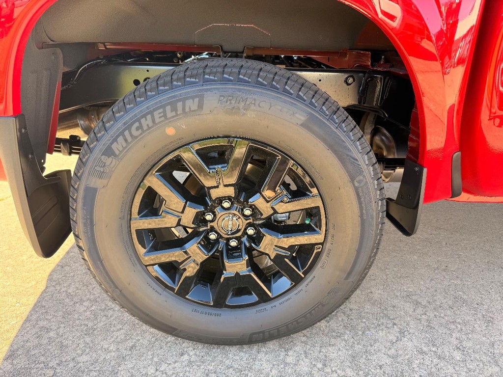 Nissan Frontier Vehicle Full-screen Gallery Image 20