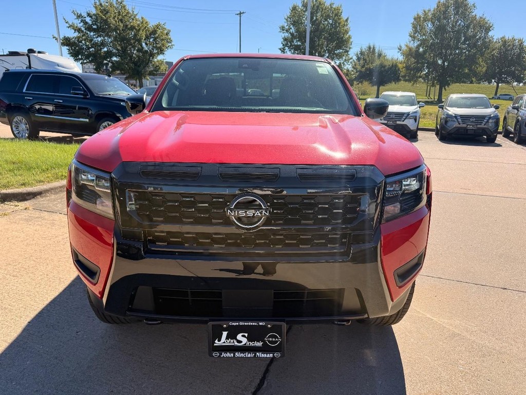 Nissan Frontier Vehicle Full-screen Gallery Image 22