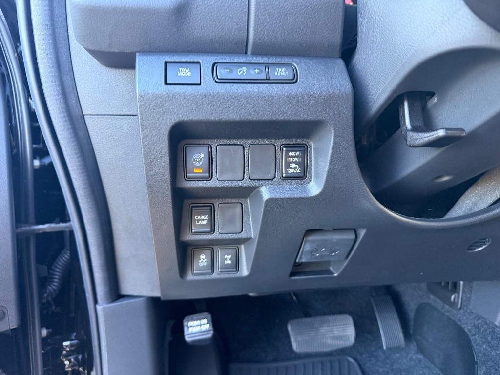 Nissan Frontier Vehicle Full-screen Gallery Image 05