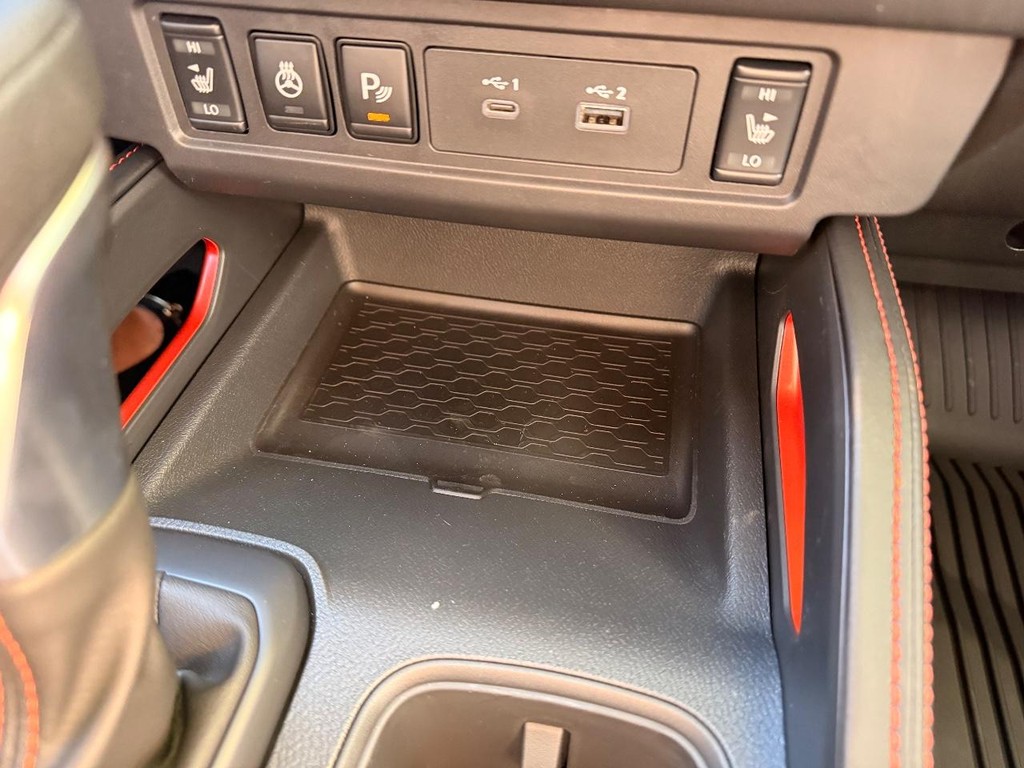 Nissan Frontier Vehicle Full-screen Gallery Image 06