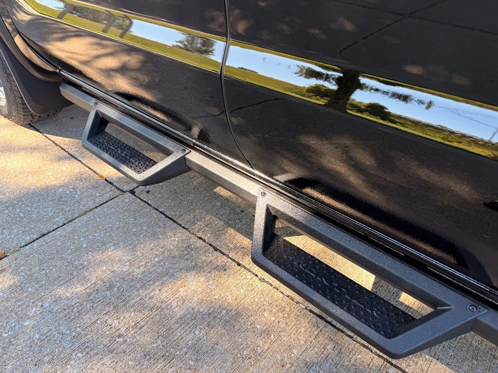 Nissan Frontier Vehicle Full-screen Gallery Image 21