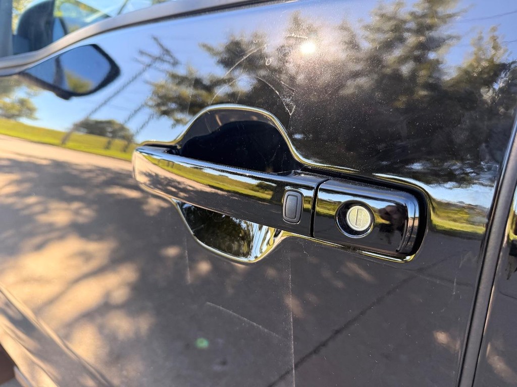 Nissan Frontier Vehicle Full-screen Gallery Image 22