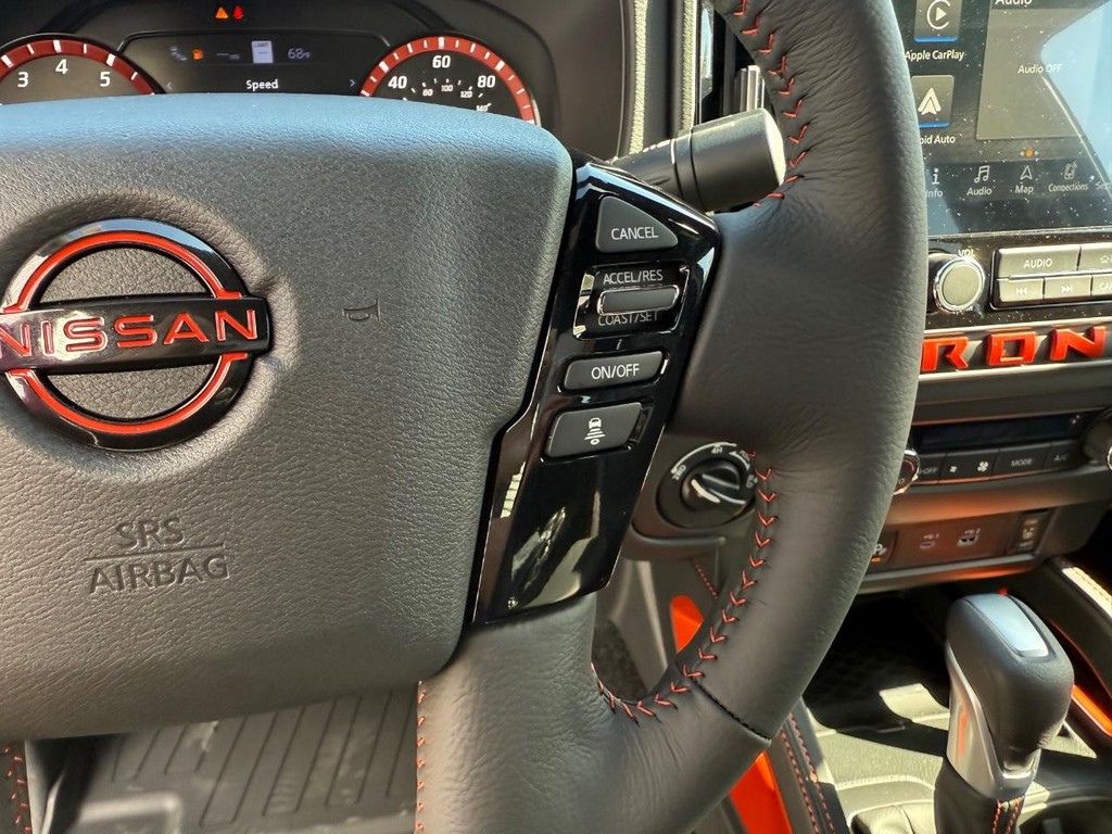 Nissan Frontier Vehicle Full-screen Gallery Image 19