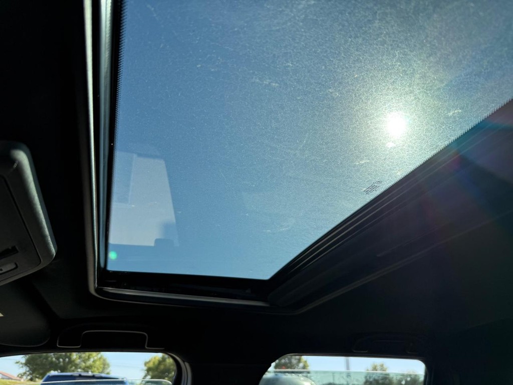 Nissan Frontier Vehicle Full-screen Gallery Image 24