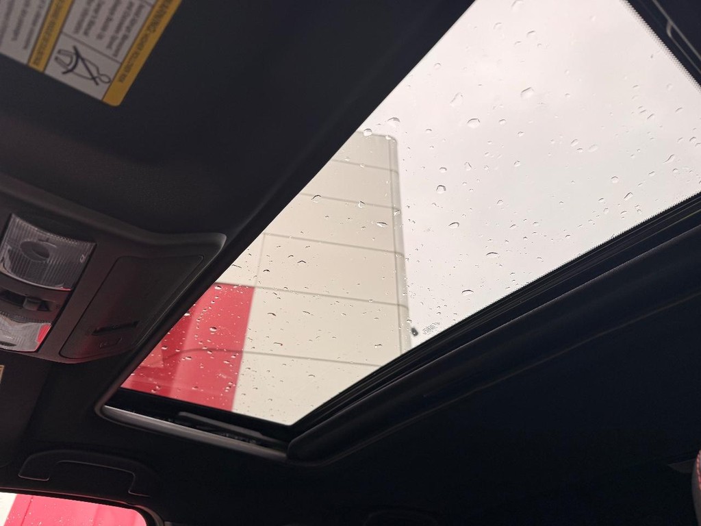 Nissan Frontier Vehicle Full-screen Gallery Image 03