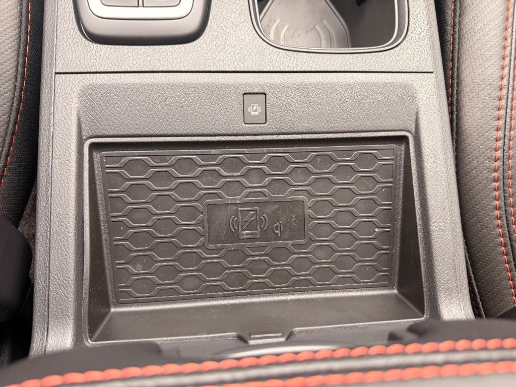 Nissan Frontier Vehicle Full-screen Gallery Image 05