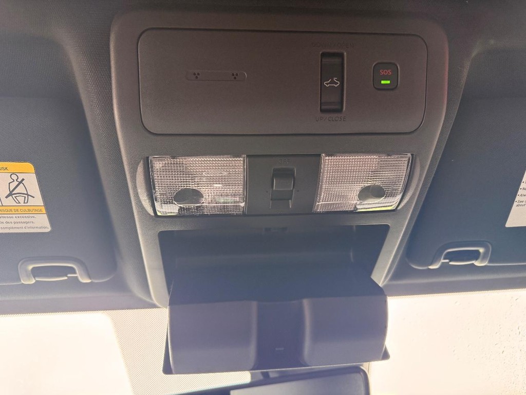 Nissan Frontier Vehicle Full-screen Gallery Image 08