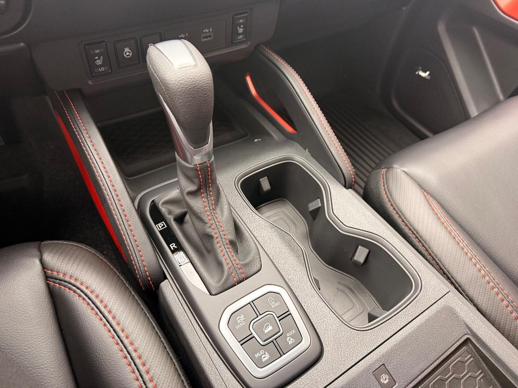 Nissan Frontier Vehicle Full-screen Gallery Image 10