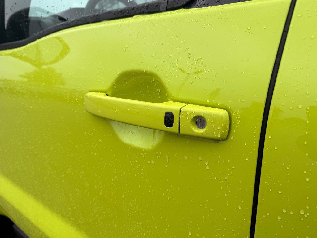 Nissan Frontier Vehicle Full-screen Gallery Image 20