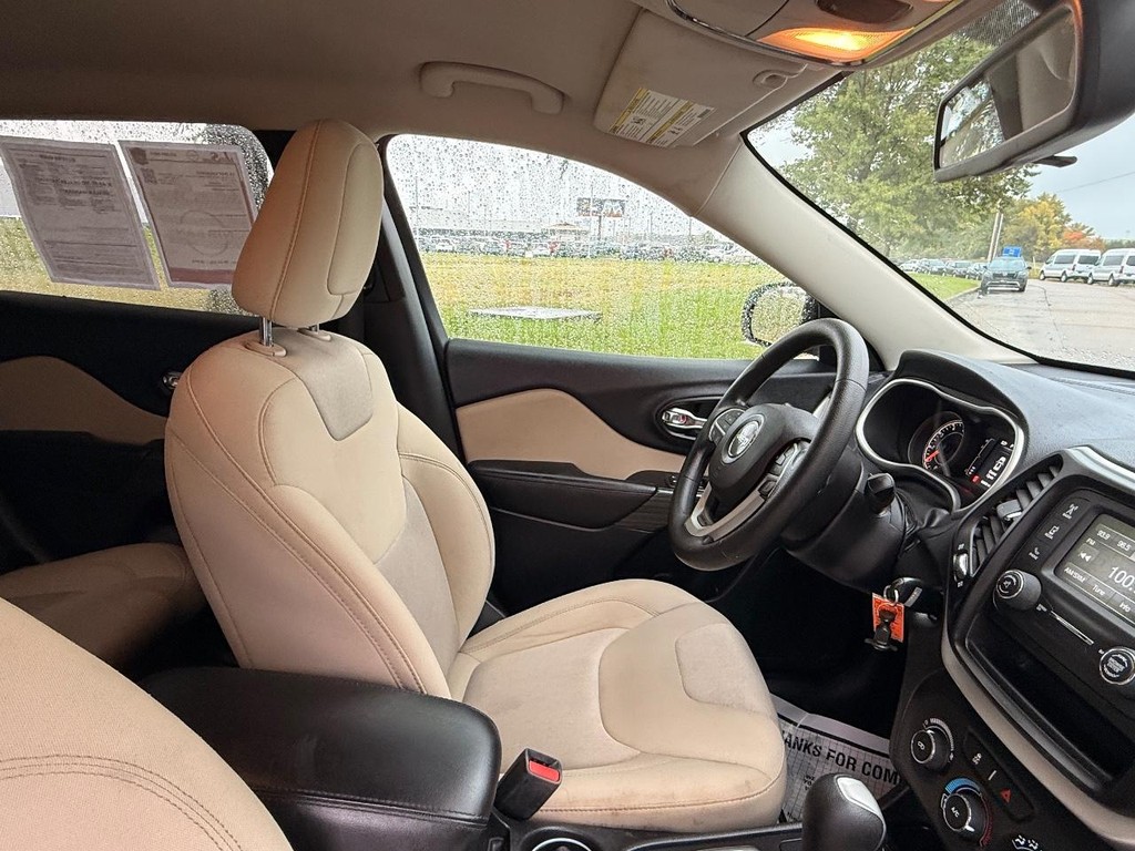 Jeep Cherokee Vehicle Full-screen Gallery Image 06