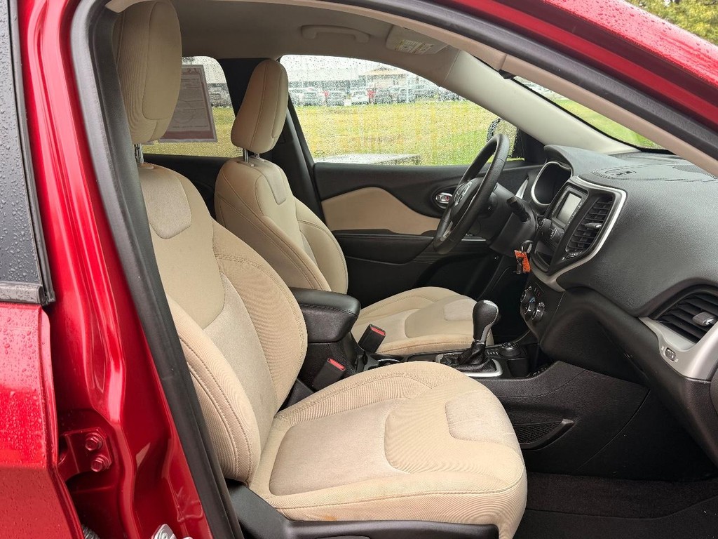 Jeep Cherokee Vehicle Full-screen Gallery Image 07