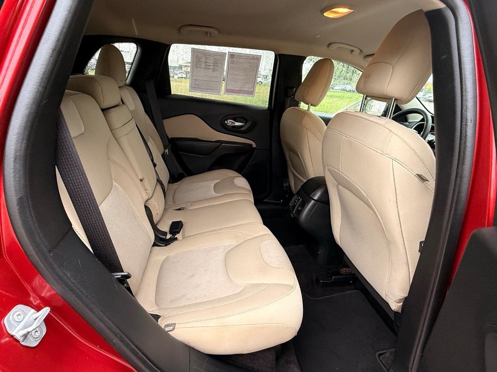 Jeep Cherokee Vehicle Full-screen Gallery Image 11