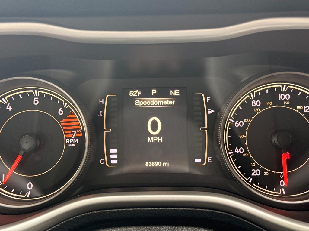 Jeep Cherokee Vehicle Full-screen Gallery Image 13