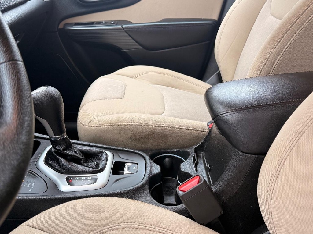 Jeep Cherokee Vehicle Full-screen Gallery Image 14