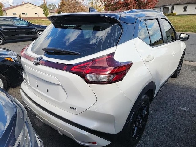 Nissan Kicks Vehicle Full-screen Gallery Image 02