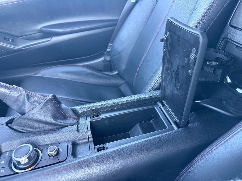 Mazda MX-5 Miata Vehicle Full-screen Gallery Image 07