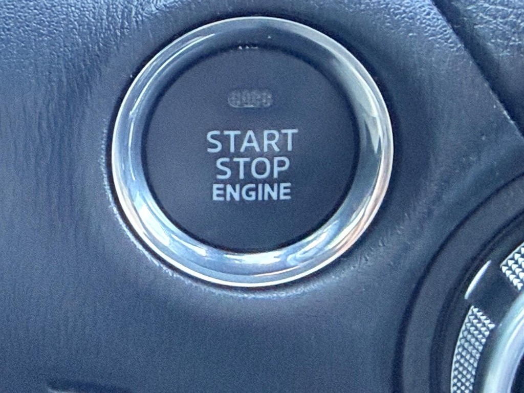 Mazda MX-5 Miata Vehicle Full-screen Gallery Image 09