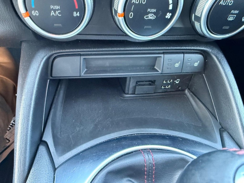 Mazda MX-5 Miata Vehicle Full-screen Gallery Image 15