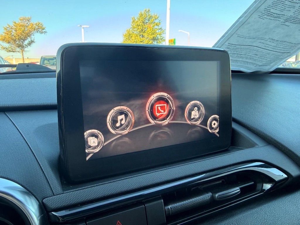 Mazda MX-5 Miata Vehicle Full-screen Gallery Image 17