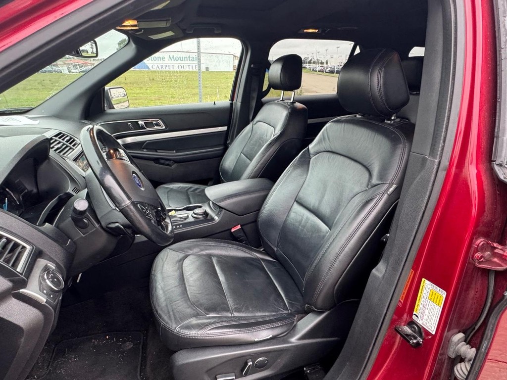 Ford Explorer Vehicle Full-screen Gallery Image 03