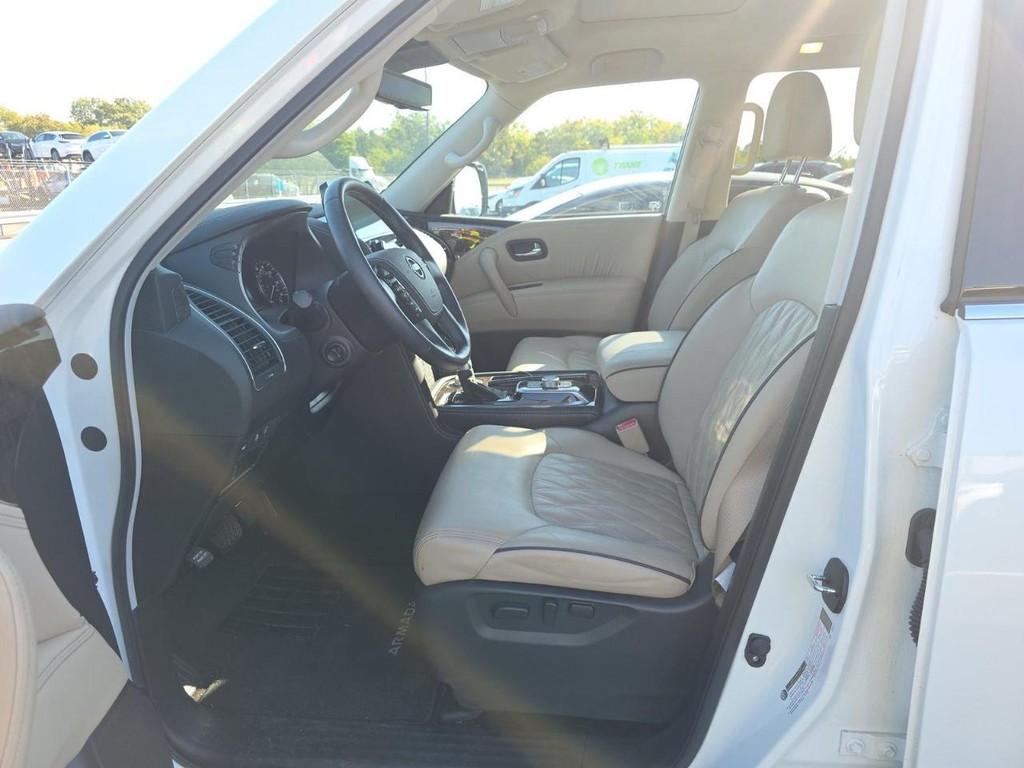 Nissan Armada Vehicle Full-screen Gallery Image 03