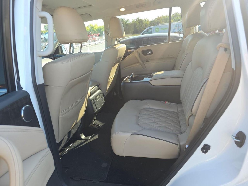 Nissan Armada Vehicle Full-screen Gallery Image 04