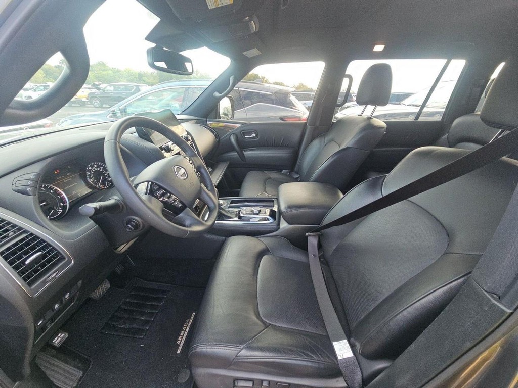 Nissan Armada Vehicle Full-screen Gallery Image 03