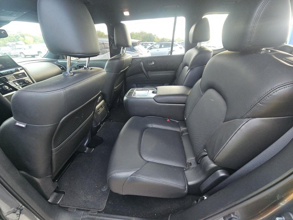 Nissan Armada Vehicle Full-screen Gallery Image 04