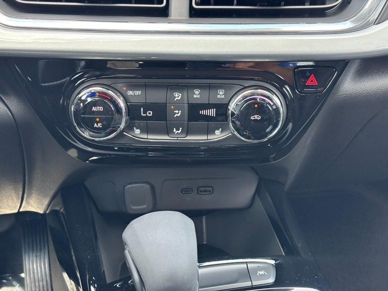 Chevrolet Trax Vehicle Image 11