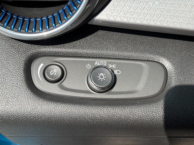 Chevrolet Trax Vehicle Image 13