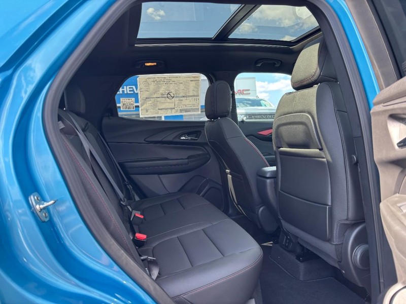 Chevrolet TrailBlazer Vehicle Image 06