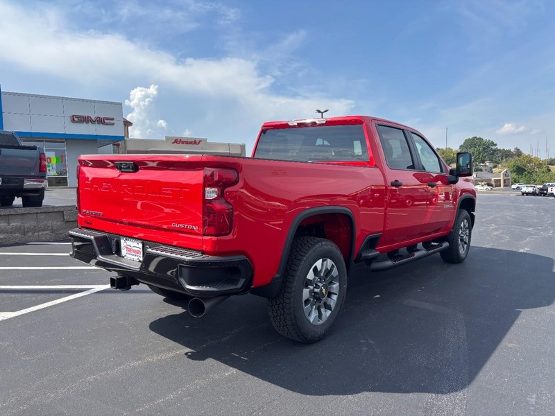 Chevrolet Silverado 2500HD Vehicle Image 04